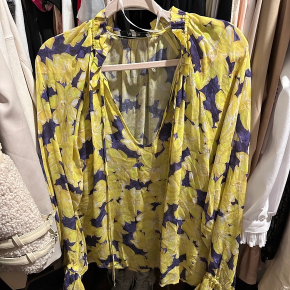 Aureta Studio Top - Picture 1 of 1